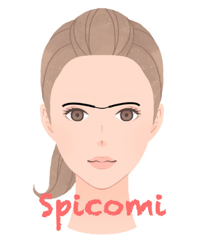 眉毛がつながっている女性