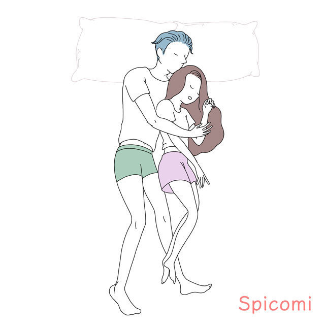 男性が女性の後ろから抱きつく［カップル寝方寝相診断］