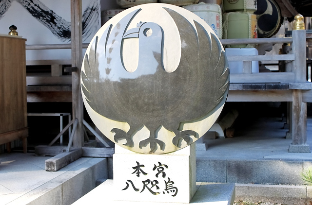 カラスの意味や言い伝えは？神様の使い？