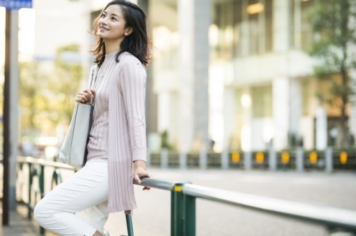 色白女性の特徴5個［見た目・外見］