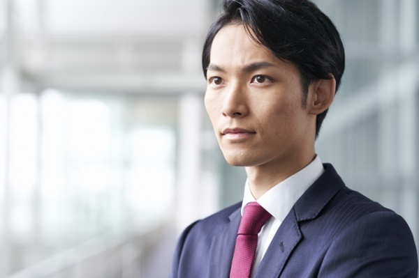 人中が長い男性の顔相は？イケメン？