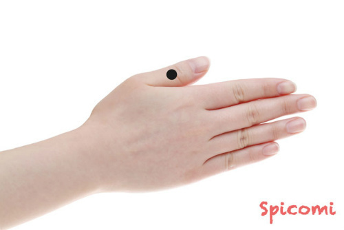 右手親指の手の甲側のほくろ