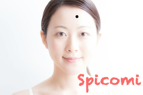 正面から見て［天庭］や［司空］の右脇の［日角］にあるほくろの意味