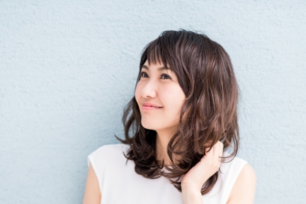 人中が長い人に似合う髪型