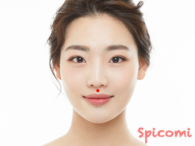 人中にほくろがある［浮気女の顔］