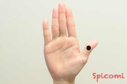 右手親指の手の平側のほくろ