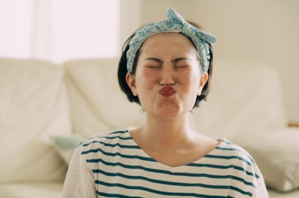 人中を短くする方法は？整形？