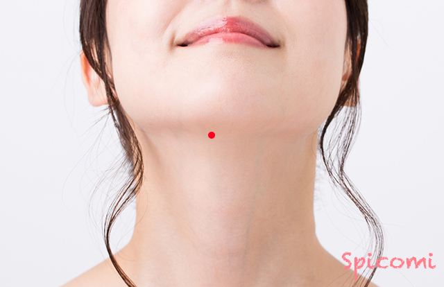 顎の裏側のほくろ