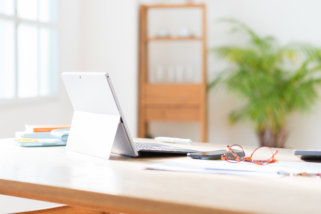 デスクワークの画像