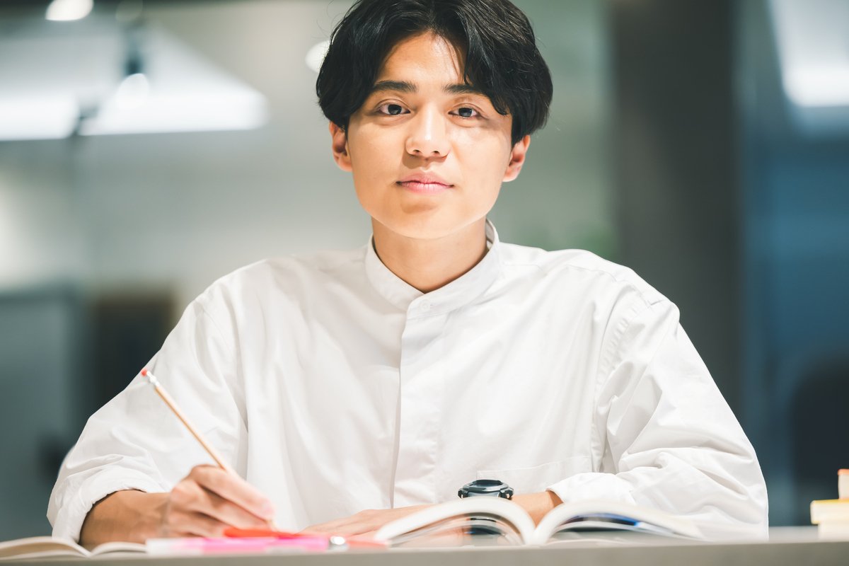 富士額の男性メンズに似合う髪型