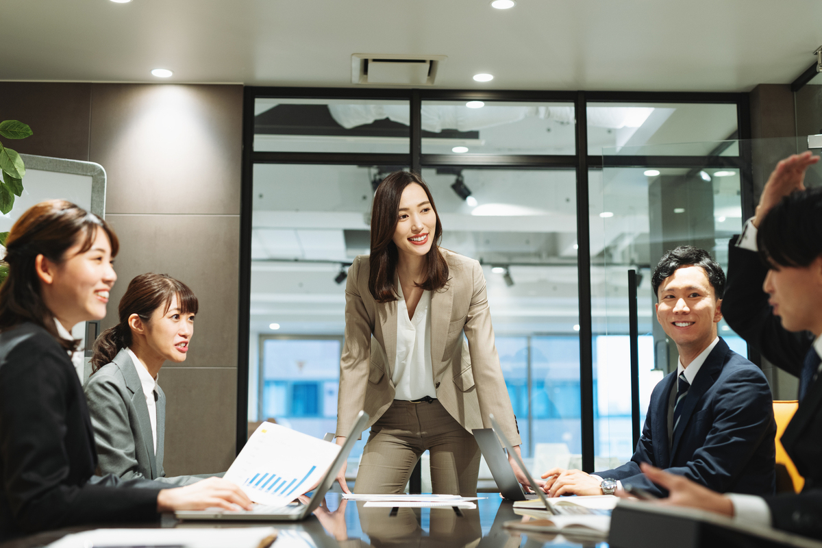 リーダー　女性