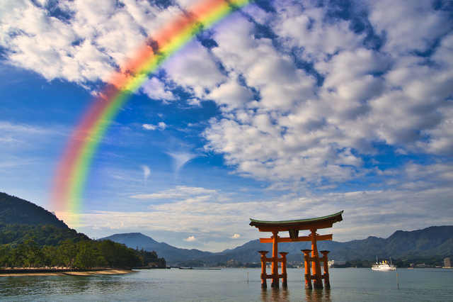 神社　虹