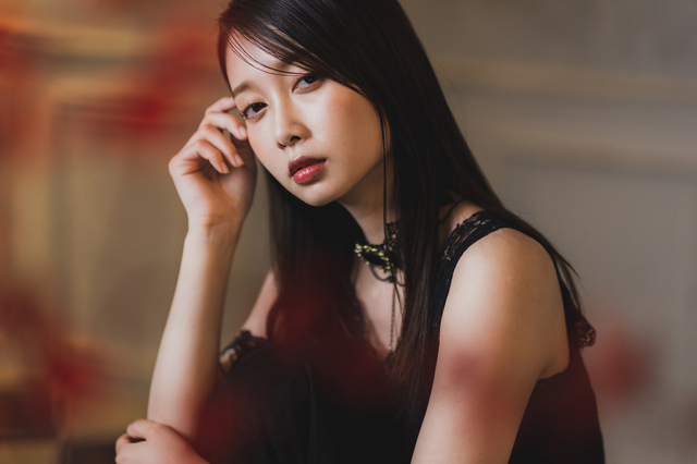 ミステリアス　女性