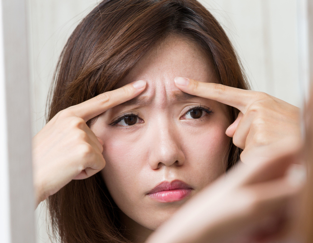眉間のシワができる理由
