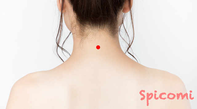 首の後ろのニキビ占い