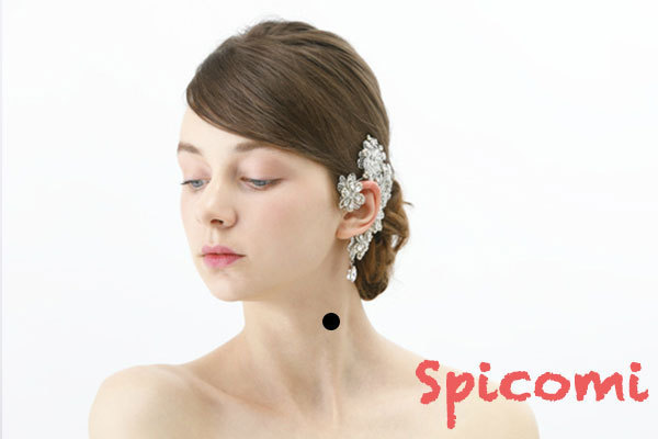 首筋にあるほくろの意味