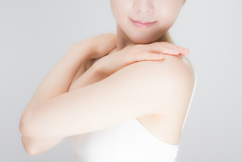 ［ほくろ占い］肩にあるほくろの意味と運勢