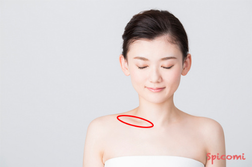 ［ほくろ占い］鎖骨にあるほくろの意味と運勢