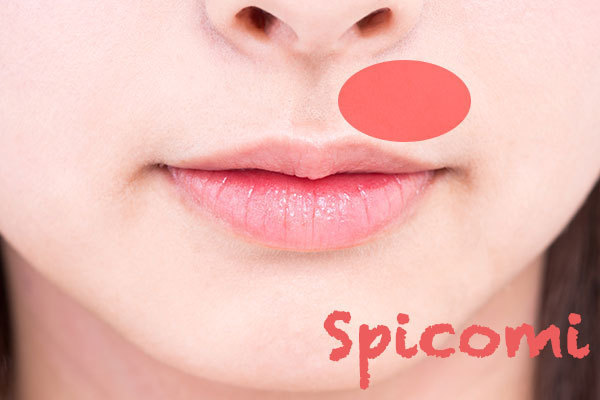 口の左上にあるほくろの意味と運勢