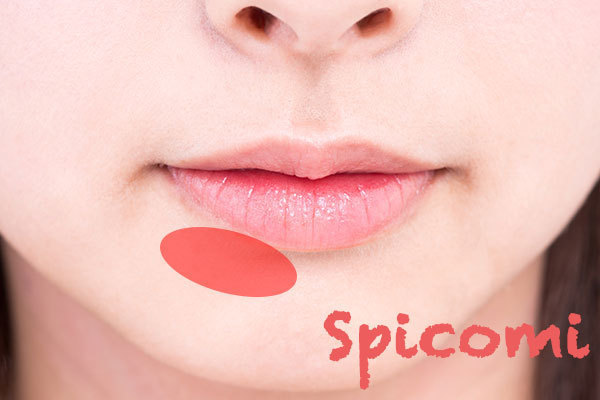 口の右下にあるほくろの意味と運勢