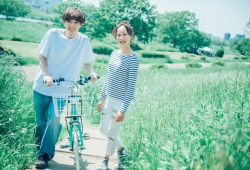 なぎら ビバリー 自転車を降りてる