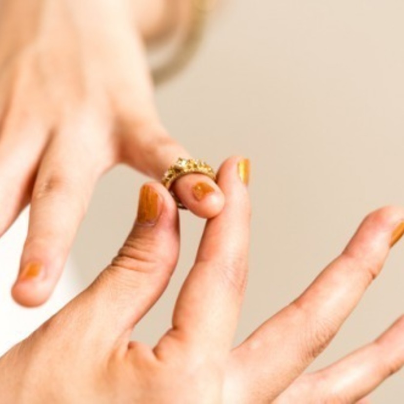 小指の指輪 ピンキーリング の意味8個 左手右手 男性女性 Spicomi