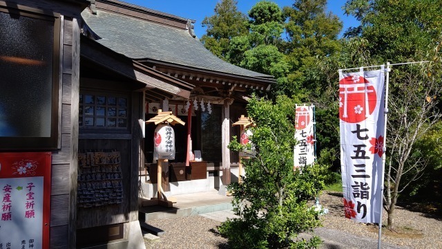 櫻井子安神社の境内