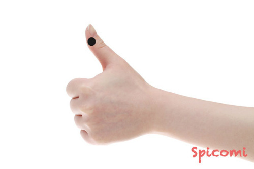左手親指の第一関節（手の平側と手の甲側を含む）のほくろ