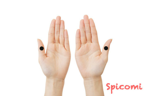 手相占い 親指のほくろの意味15個 右手 左手 内側 外側で違う Spicomi