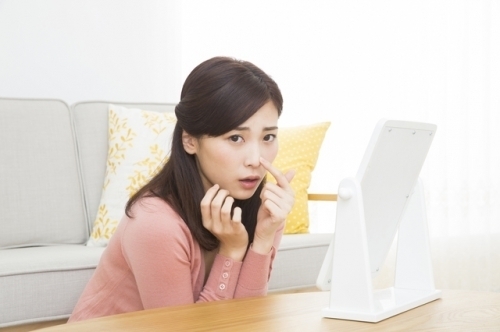 鼻のニキビ占いの意味とは?