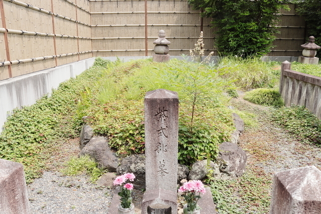 紫式部の墓